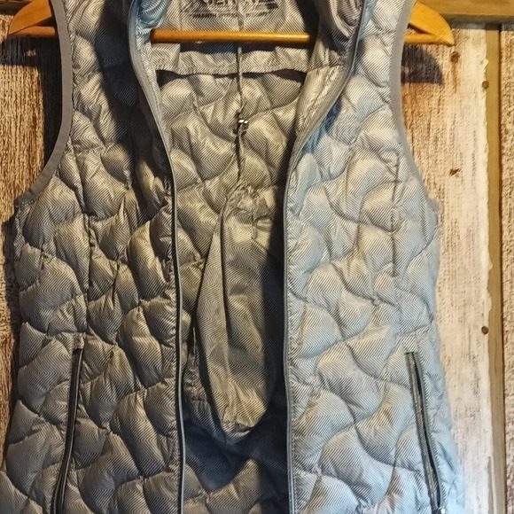 Gerry gray quilted zipper puffer vest with pockets & packable bag size XS - Picture 8 of 11